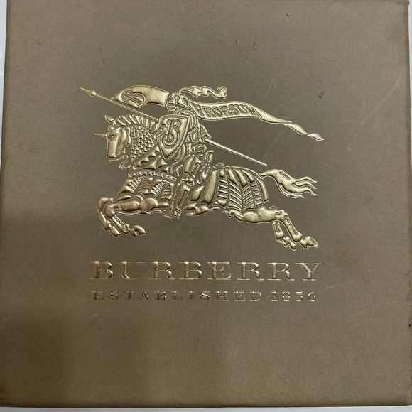 Burberry watch with leather band - Picture 4 of 5